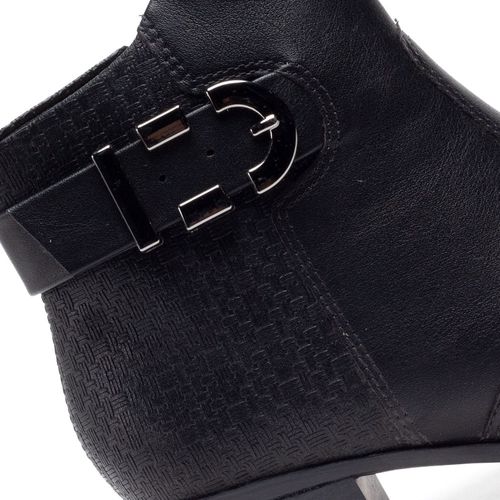 Bota Feminina Comfortflex Roma com Fivela Preto