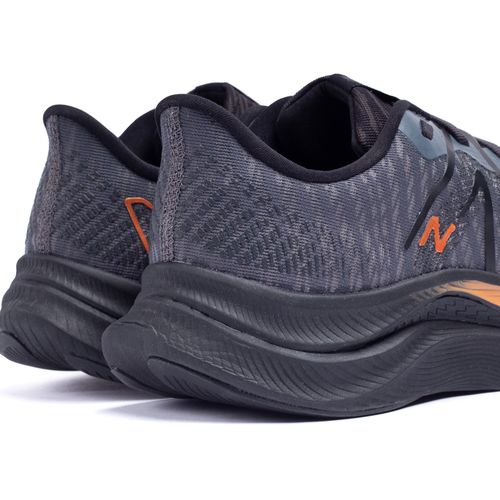 Tênis Masculino New Balance FuelCell Propel V4 Cinza