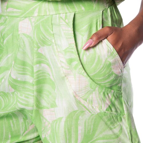 Short Feminino Giraffe Estampado Verde