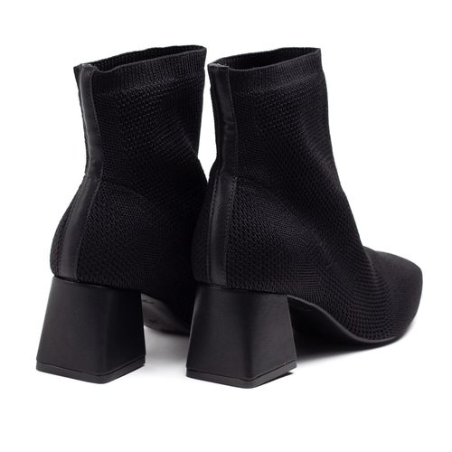 Bota Feminina Bebecê de Malha Knit com Bico Quadrado Preto