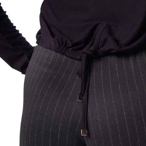 Calça Feminina Bruna e Bia Risca de Giz Preto