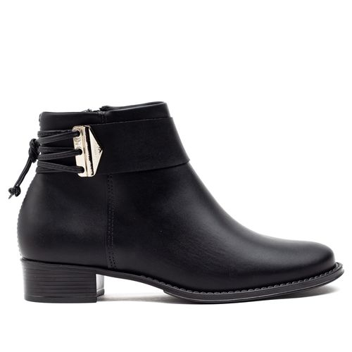 Bota Feminina Beira Rio Cano Curto com Cordão Preto