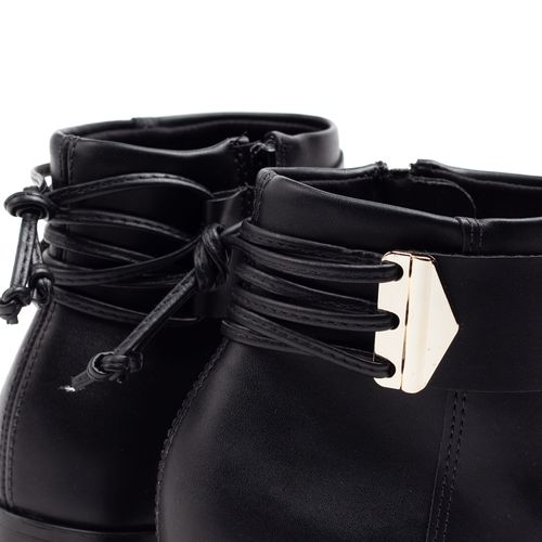Bota Feminina Beira Rio Cano Curto com Cordão Preto