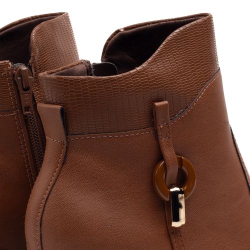 Bota Feminina Comfortflex Cano Curto com Detalhe Lateral Marrom Claro
