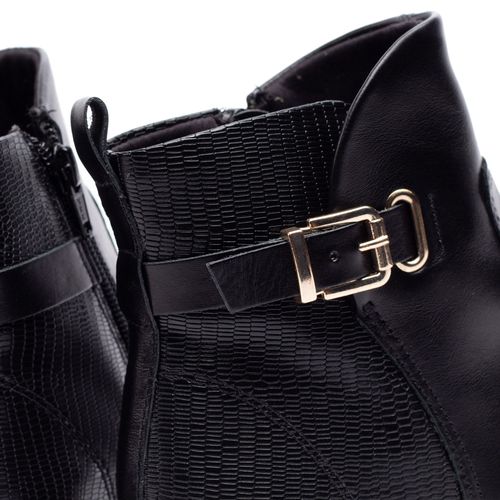 Bota Feminina Comfortflex Cano Curto com Fivela Preto