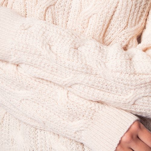 Blusa Feminina Facinelli em Tricot com Textura de Tranças Bege Claro