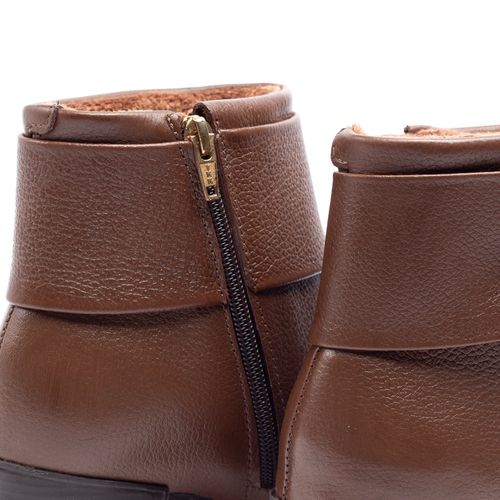Bota Feminina Pegada em Couro Cano Curto Marrom