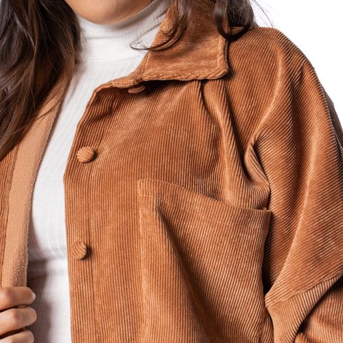 Camisa Feminina Biamar em Veludo Cotelê Bege Escuro