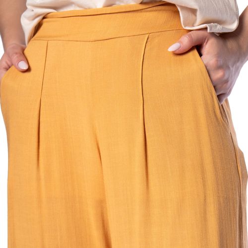 Calça Pantacourt Feminina Giraffe com Fenda Lateral Amarelo
