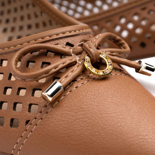 Sapato Feminino Modare com Detalhe Vazado Caramelo