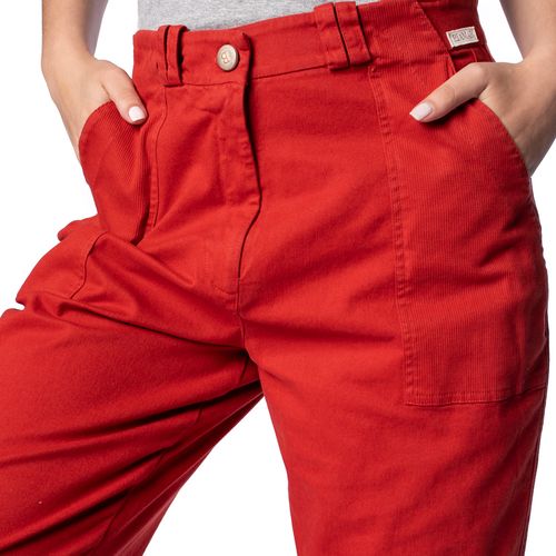 Calça Feminina Biamar em Sarja com Bolsos Aplicados Vermelho