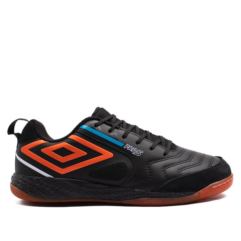 chuteira-futsal-umbro-pro-5-bump-u01fb041-163-preto-laranja-10.42359-a