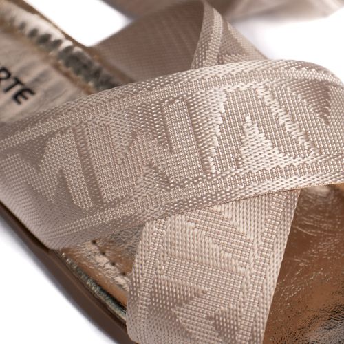 Rasteira Feminina Via Marte Tiras Cruzadas Metalizado Dourado