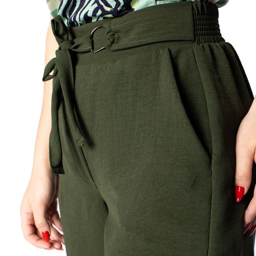 Short Feminino Giraffe Liso com Amarração Musgo