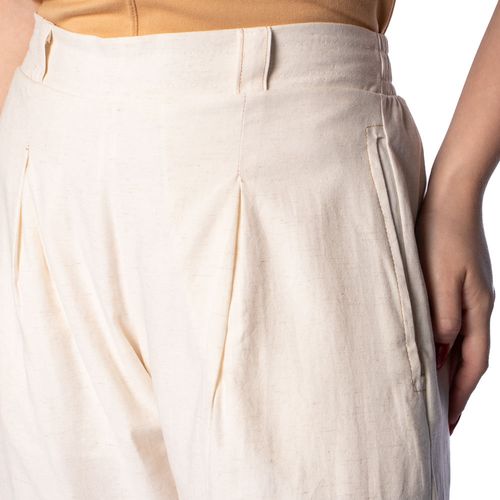 Calça Pantacourt Feminina Giraffe com Pregas Bege Claro