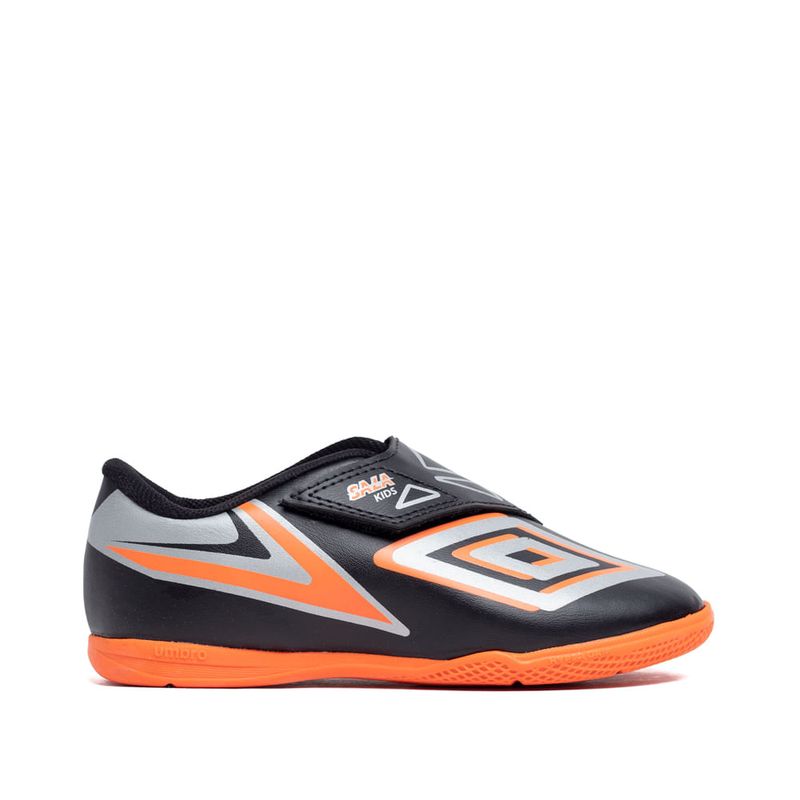 chuteira-futsal-infantil-umbro-sala-kids-u07fb00126-168-preto-laranja-10.28519-a