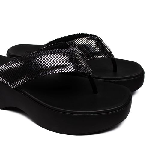 Chinelo Feminino Moleca Flatform de Dedo de Camurça Metalizado Preto