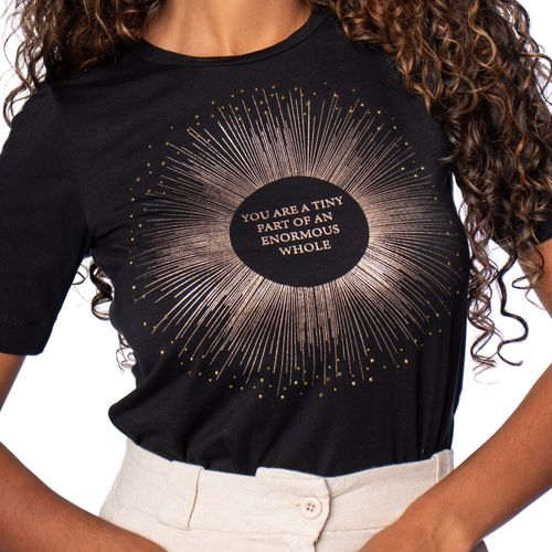 T-Shirt Feminina Olho Fatal Com Estampa e Brilhos Preto