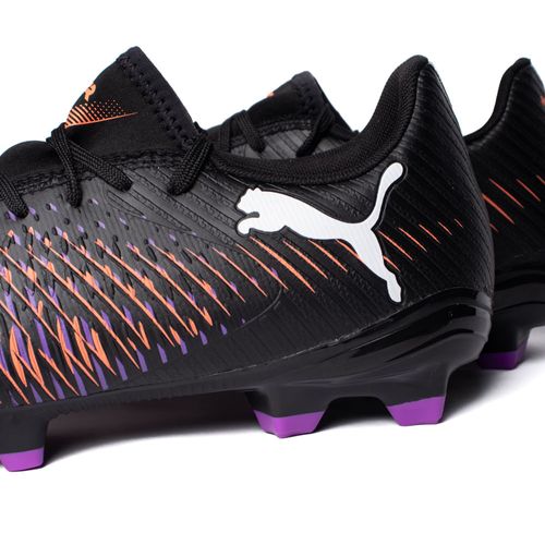 Chuteira de Campo Puma Future 8 Play Preto/Laranja Neon
