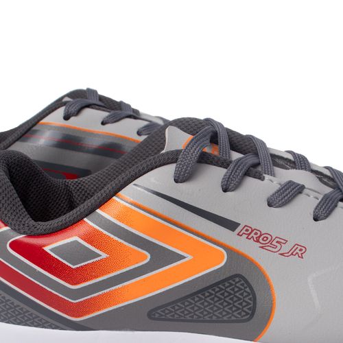 Chuteira Infantil Futsal Umbro Pro 5 Cinza/Laranja/Vermelho