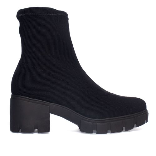 Bota Feminina Via Marte Skinny Boot Tratorado Preto