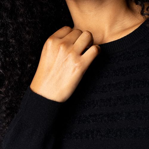 Blusa Feminina Mochine Malha Detalhes Fio Pluma Preto