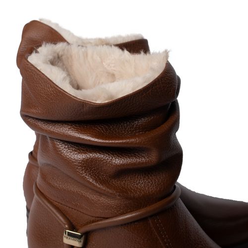 Bota Feminina Pegada Couro Forro Lã Salto Bloco Marrom