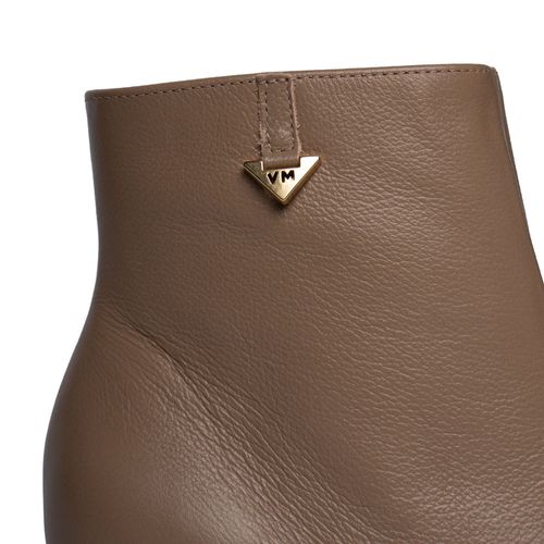 Bota Feminina Via Marte Couro Bico Fino Bege