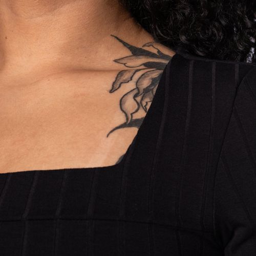 Blusa Feminina Cativa Decote Reto Preto