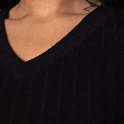 Blusa Feminina Cativa Canelada Básica Gola V Preto