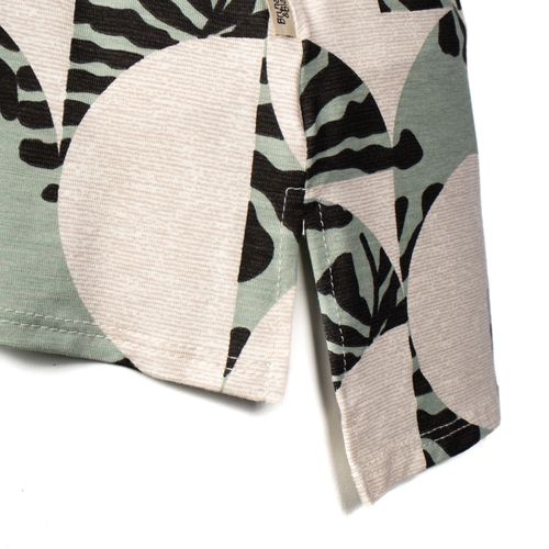 Regata Feminina Bruna e Bia Sobre Legging Estampada Bege