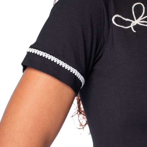 Camiseta Feminina Olho Fatal Bordada Preto/Branco