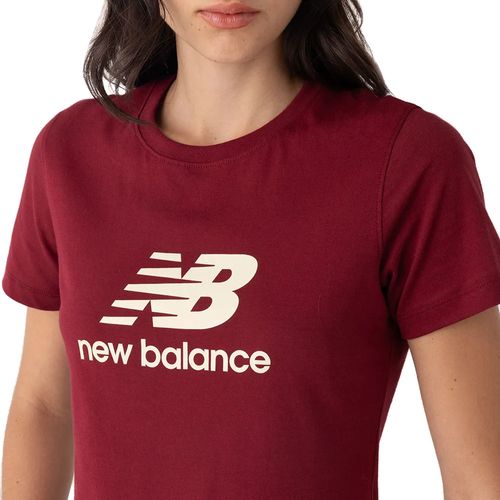 Camiseta Feminina New Balance Essentials Estampa Vinho/Bege