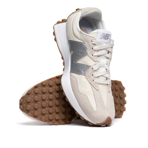 Tênis Feminino New Balance 327 Logo Ampliado Bege/Cinza